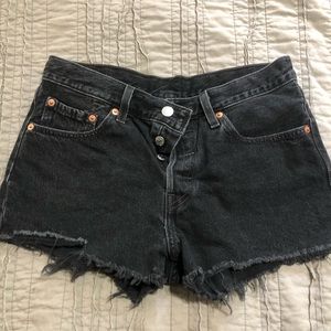 Women’s Levi 501 Black Denim Shorts W27